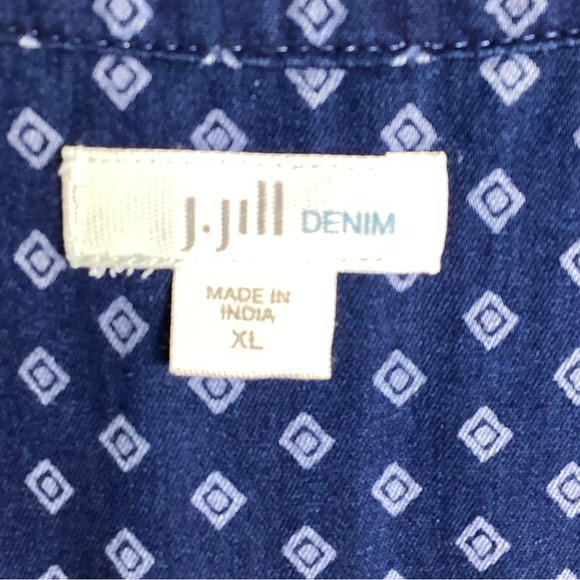 J. Jill Denim Women's Chambray Diamond Print V-Neck Button Front Top Size XL - Picture 3 of 9